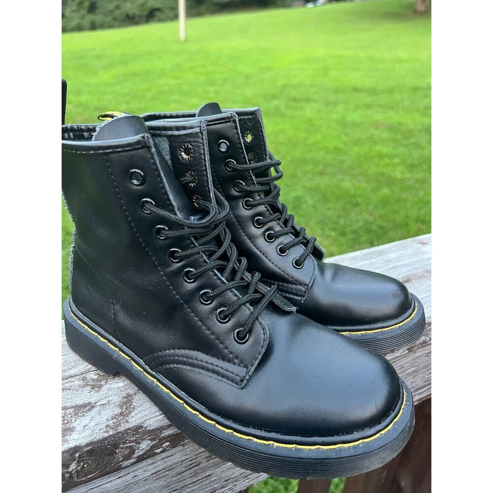 Kararao Women’s Black Combat Boots Leather Upper Rubber Sole Size 7.5 Goth